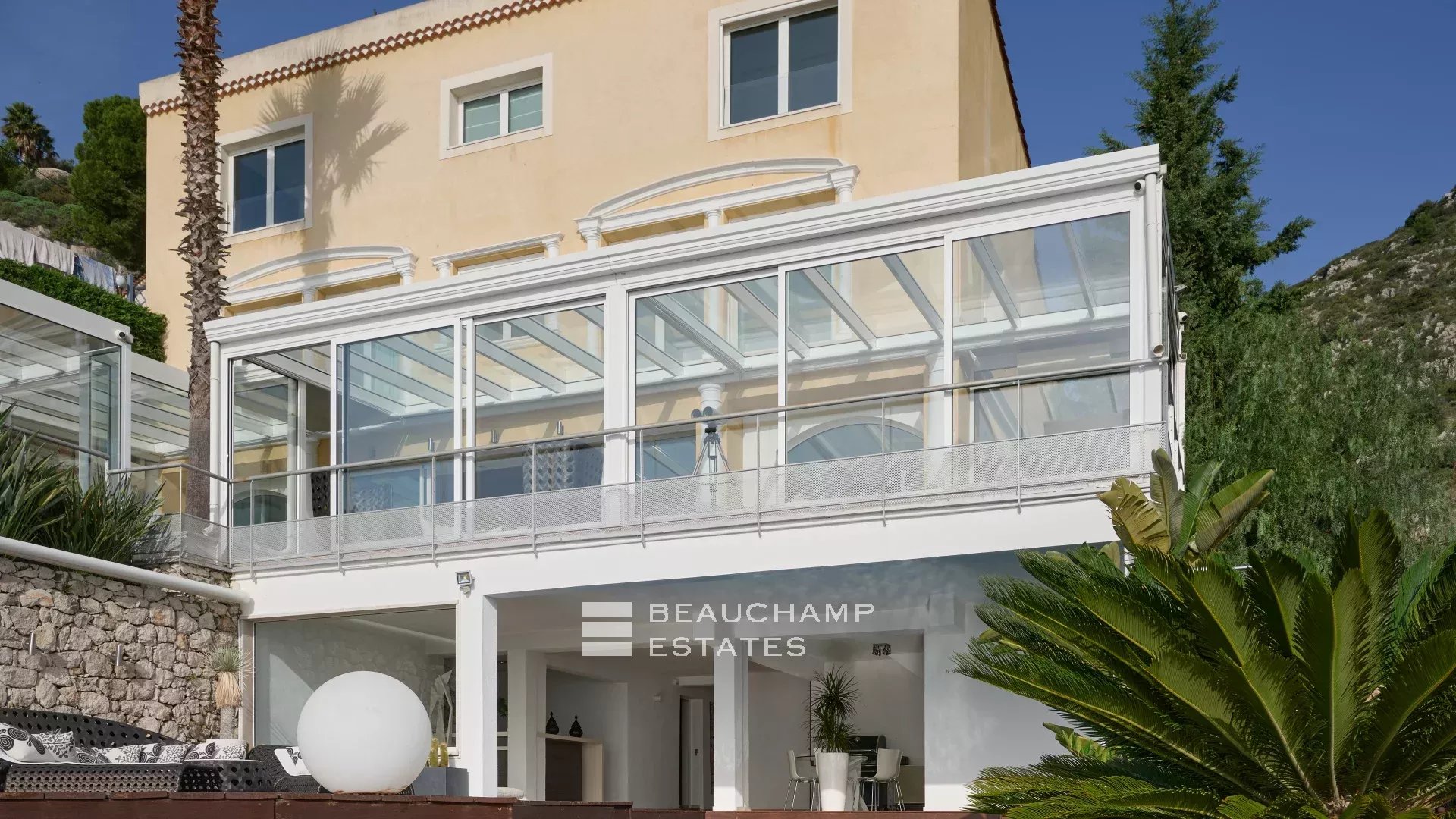 Charming contemporary villa with 4 bedrooms in Eze Charming contemporary villa with 4 bedrooms in Eze