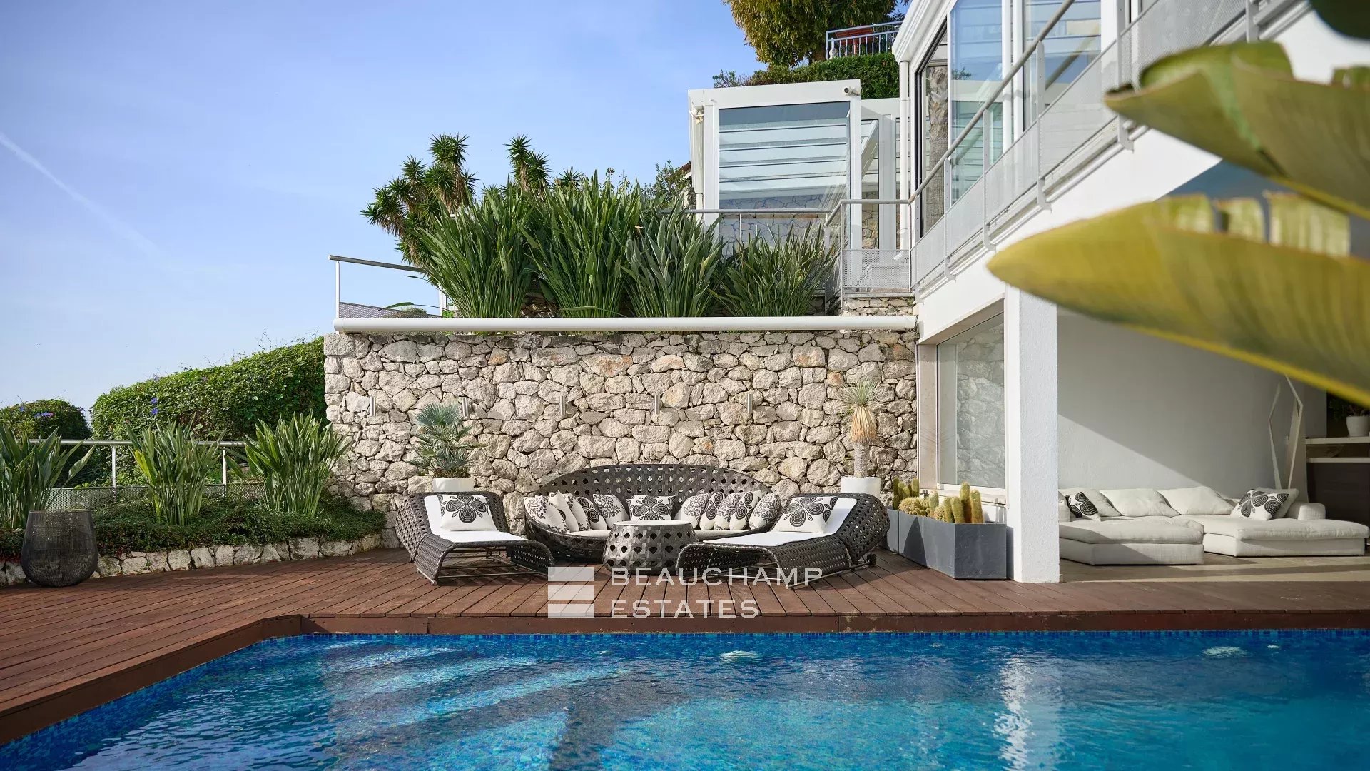 Charming contemporary villa with 4 bedrooms in Eze Charming contemporary villa with 4 bedrooms in Eze