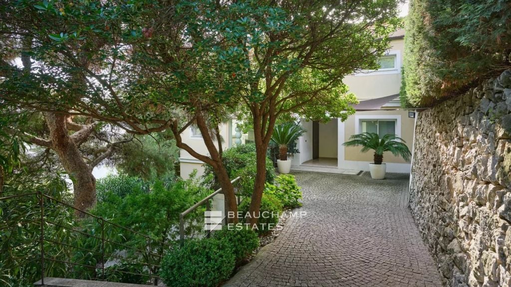 Èze – Contemporary 4-Bedroom Villa with Infinity Pool, Jacuzzi and Panoramic Sea View