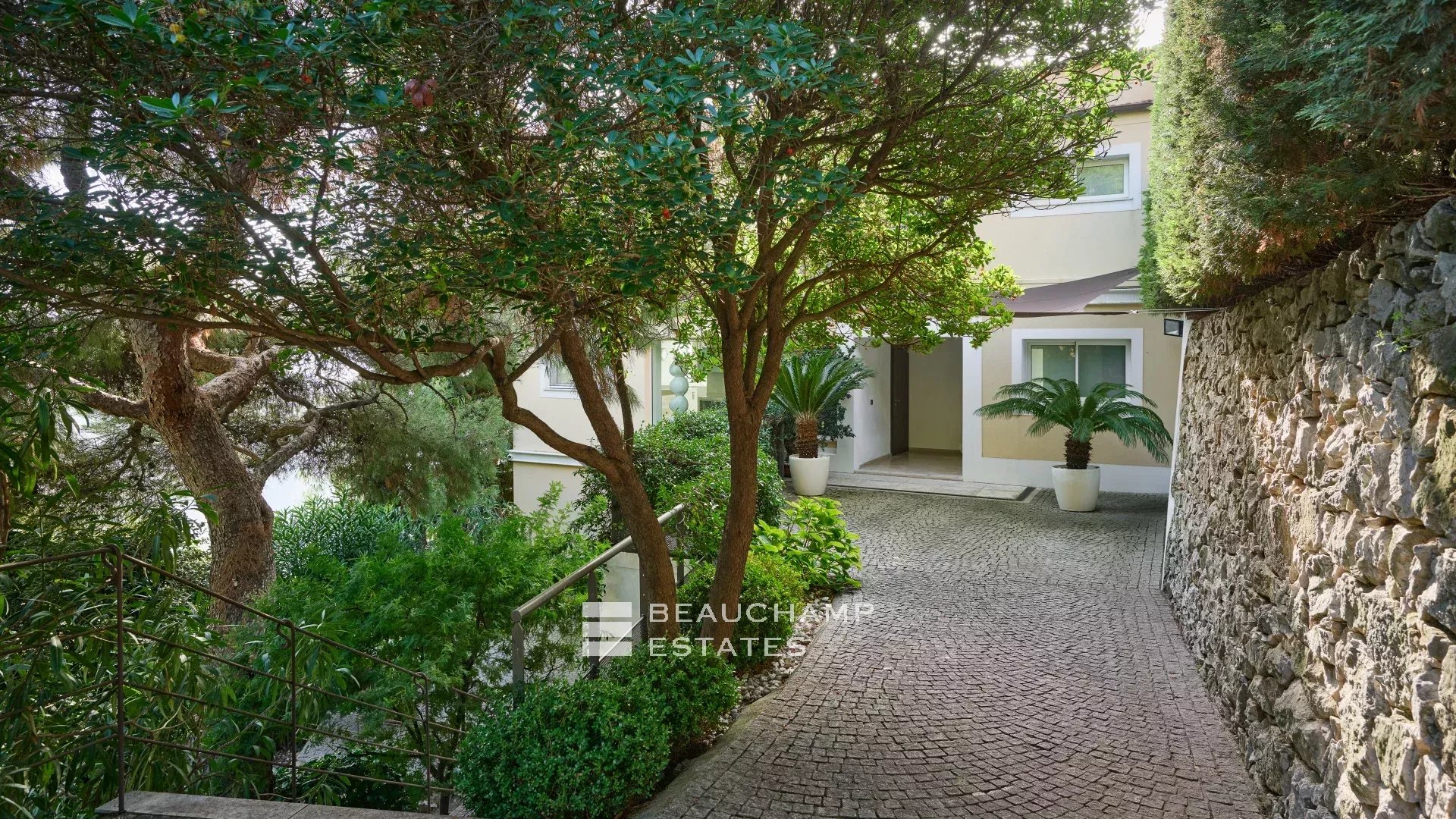 Charming contemporary villa with 4 bedrooms in Eze Charming contemporary villa with 4 bedrooms in Eze