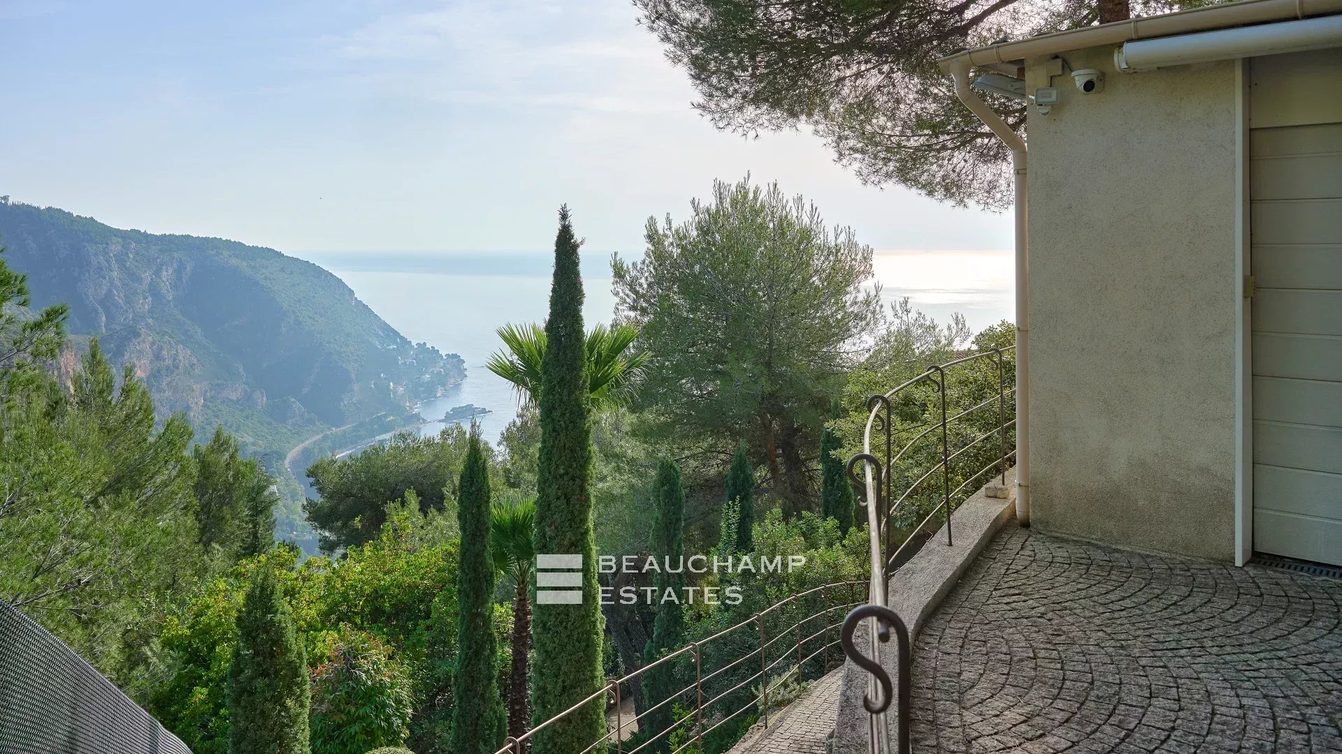 Charming contemporary villa with 4 bedrooms in Eze Charming contemporary villa with 4 bedrooms in Eze