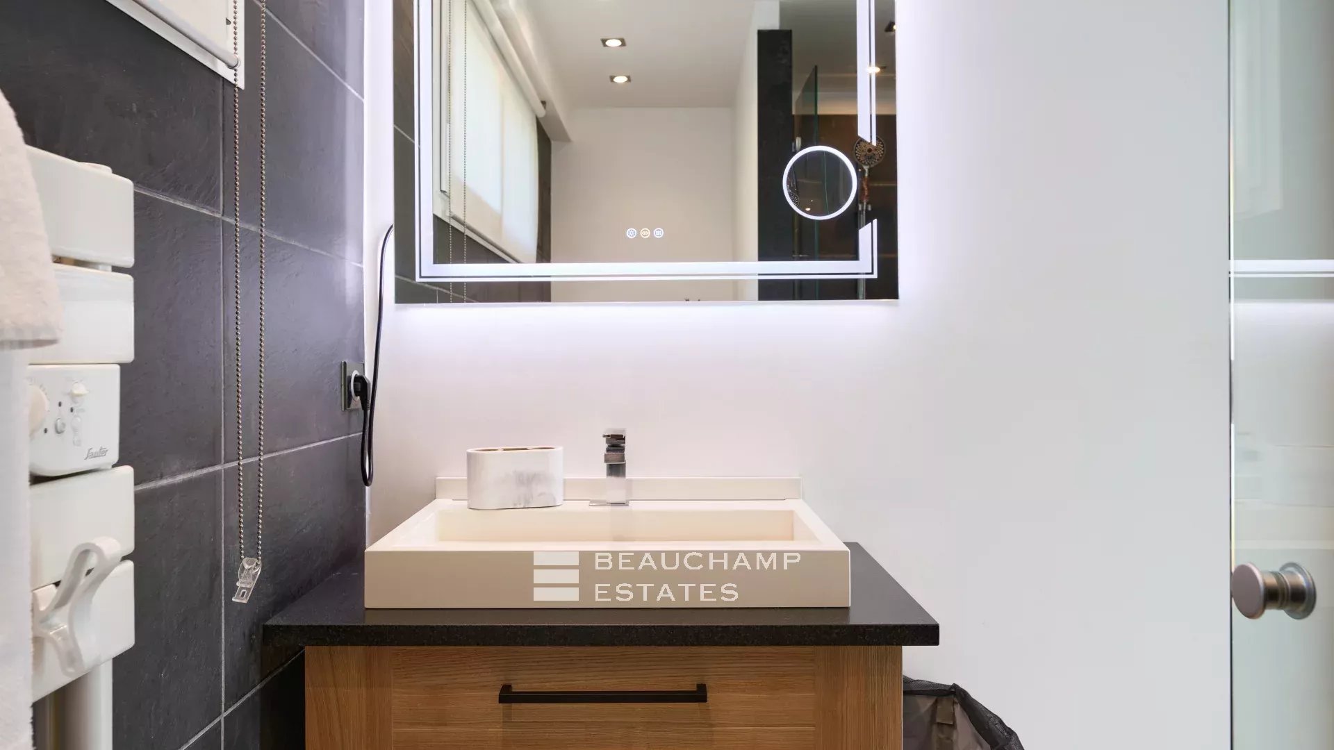 Charming contemporary villa with 4 bedrooms in Eze Charming contemporary villa with 4 bedrooms in Eze