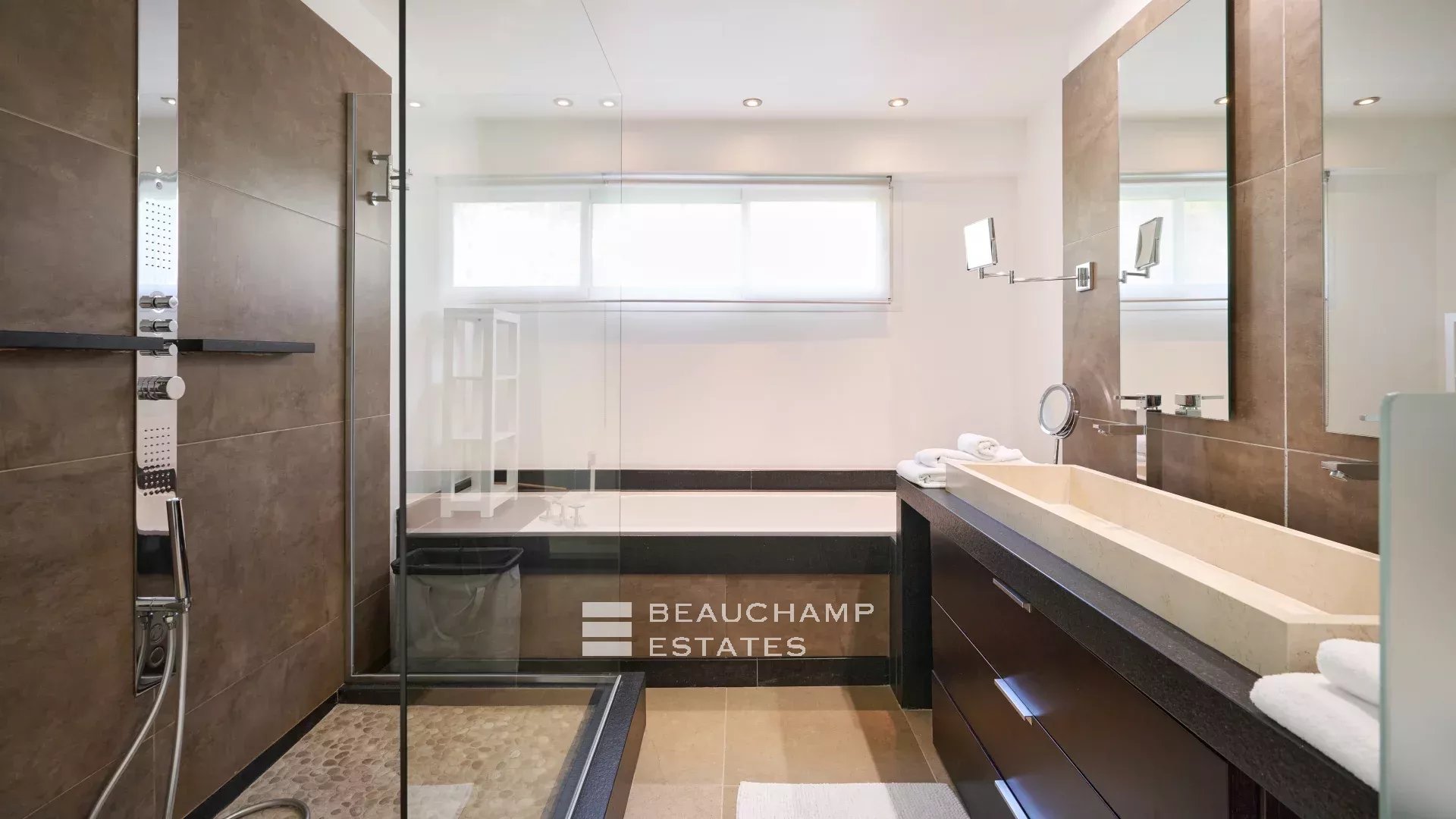 Charming contemporary villa with 4 bedrooms in Eze Charming contemporary villa with 4 bedrooms in Eze