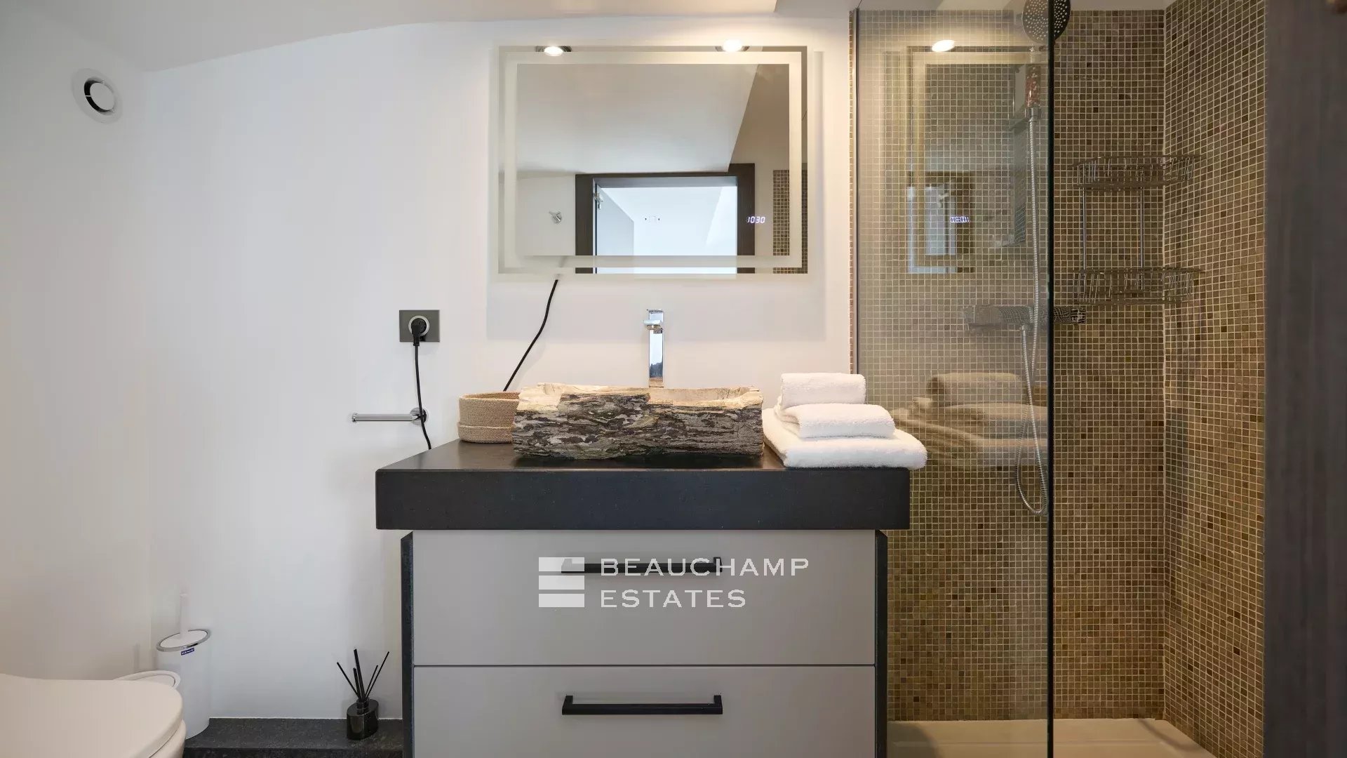 Charming contemporary villa with 4 bedrooms in Eze Charming contemporary villa with 4 bedrooms in Eze