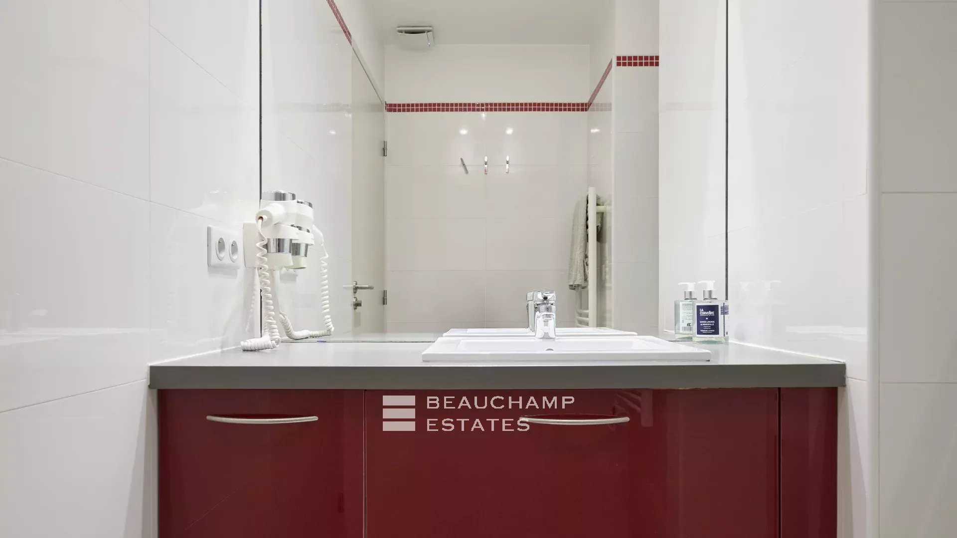 Charming contemporary villa with 4 bedrooms in Eze Charming contemporary villa with 4 bedrooms in Eze