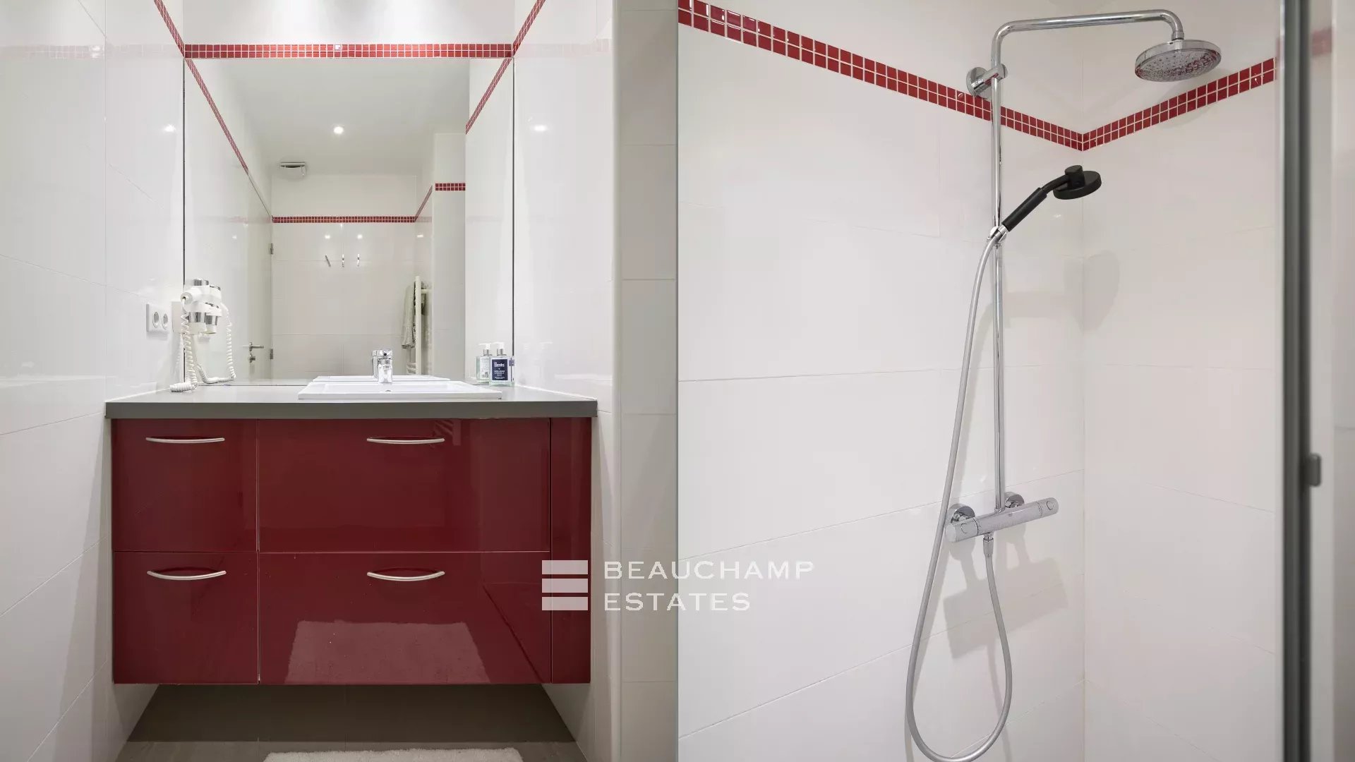 Charming contemporary villa with 4 bedrooms in Eze Charming contemporary villa with 4 bedrooms in Eze