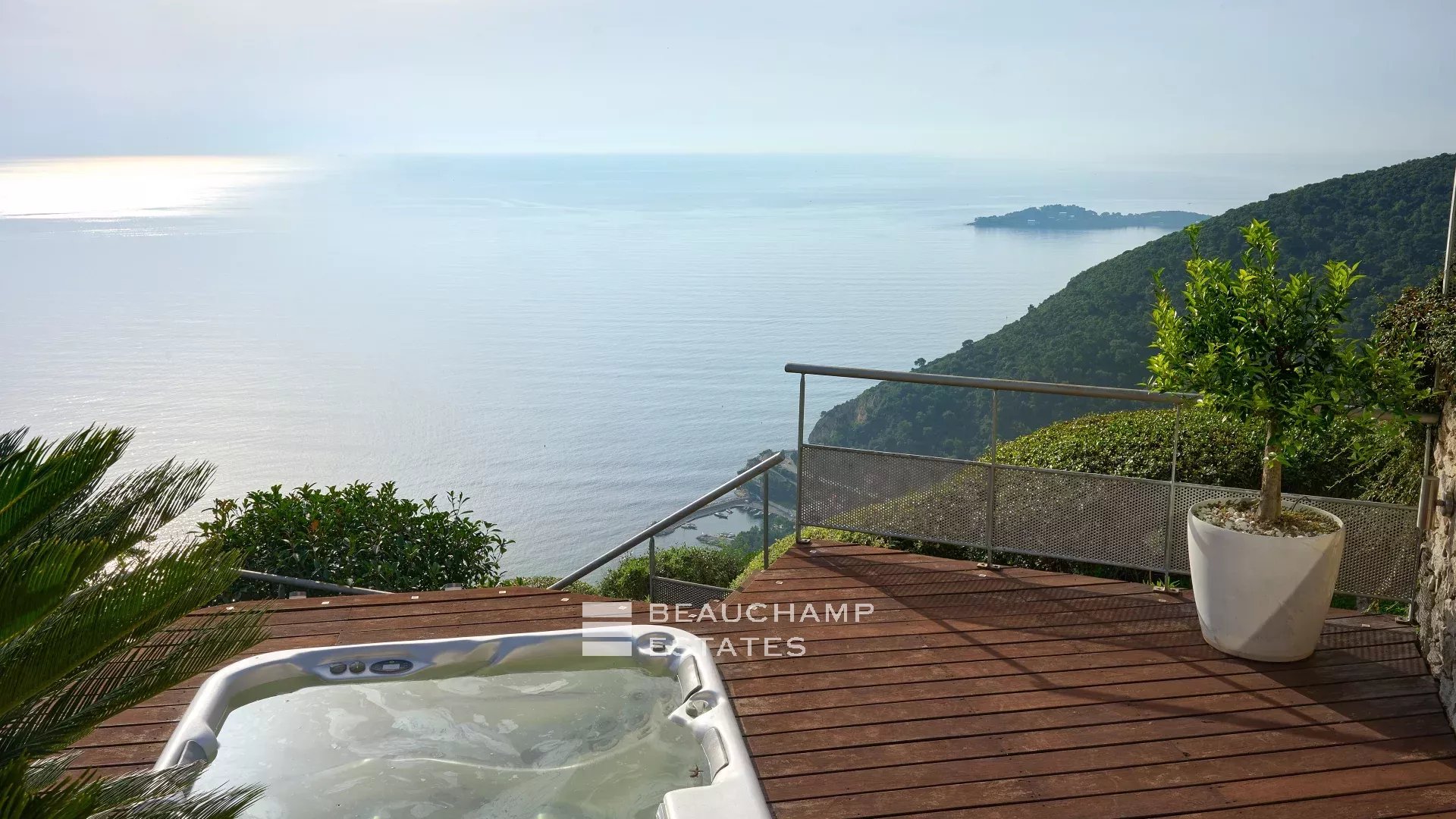 Charming contemporary villa with 4 bedrooms in Eze Charming contemporary villa with 4 bedrooms in Eze