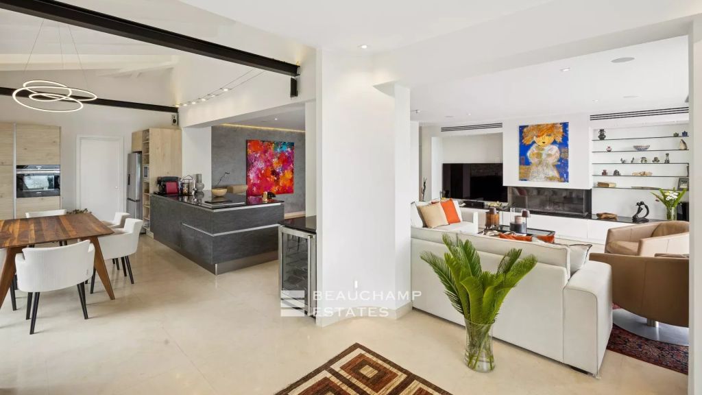 Charming contemporary villa with 4 bedrooms in Roquebrune Cap Martin.