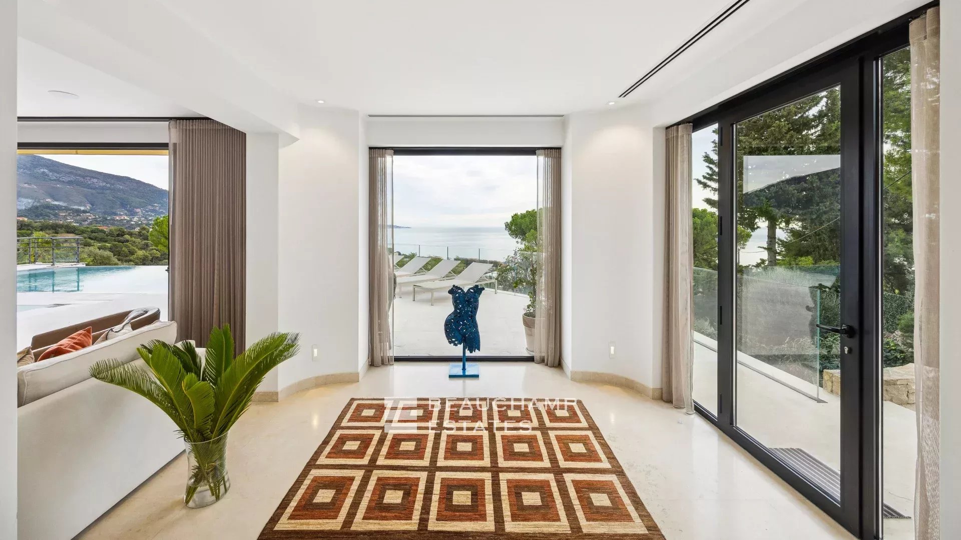 Charmante villa contemporaine de 4 chambres à Roquebrune Cap Martin Charming contemporary villa with 4 bedrooms in Roquebrune Cap Martin.