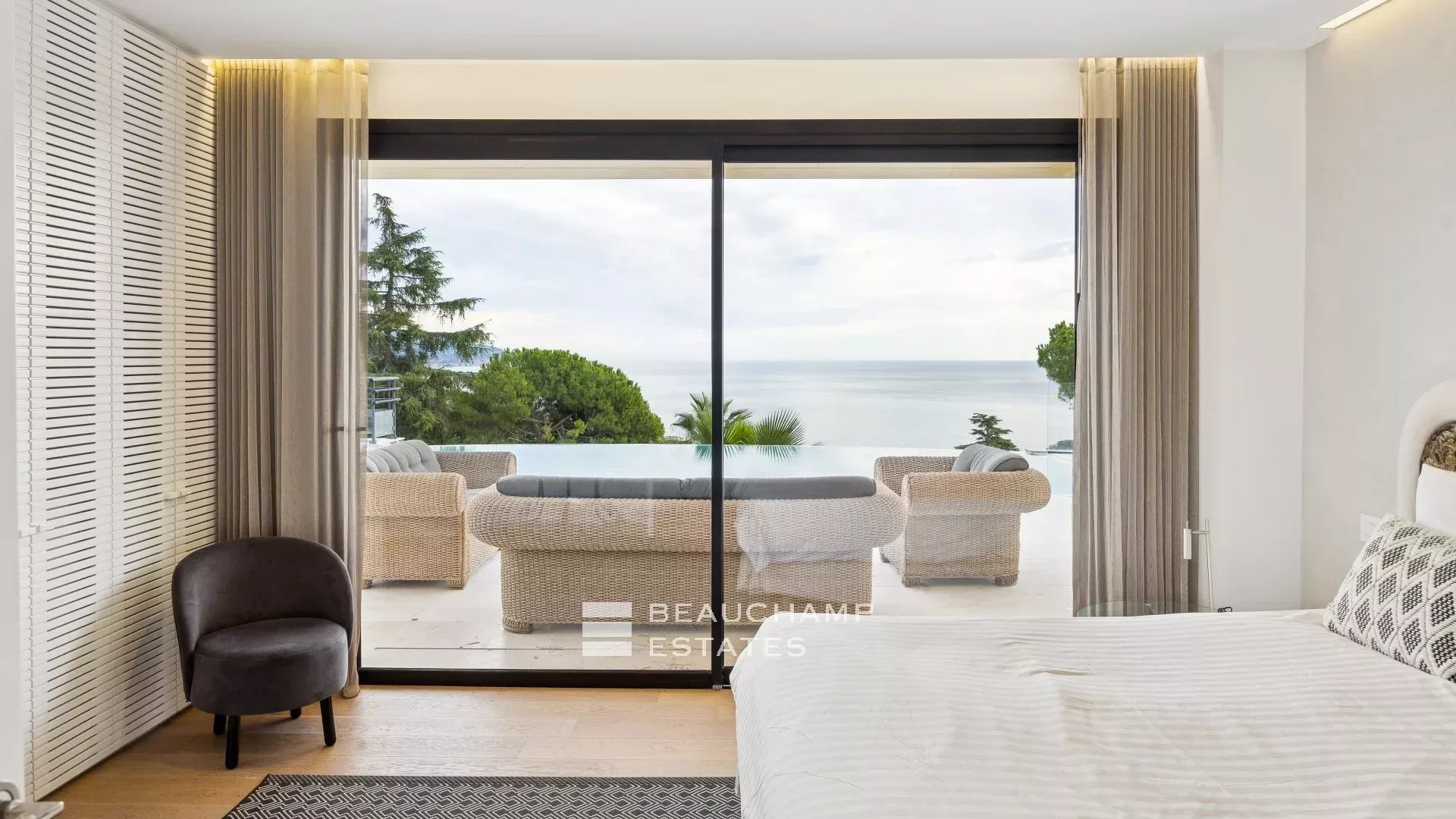 Charmante villa contemporaine de 4 chambres à Roquebrune Cap Martin Charming contemporary villa with 4 bedrooms in Roquebrune Cap Martin.