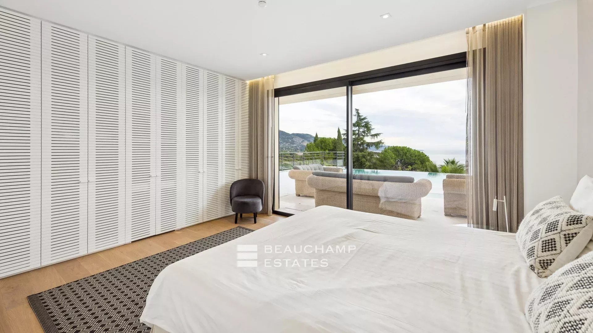 Charmante villa contemporaine de 4 chambres à Roquebrune Cap Martin Charming contemporary villa with 4 bedrooms in Roquebrune Cap Martin.