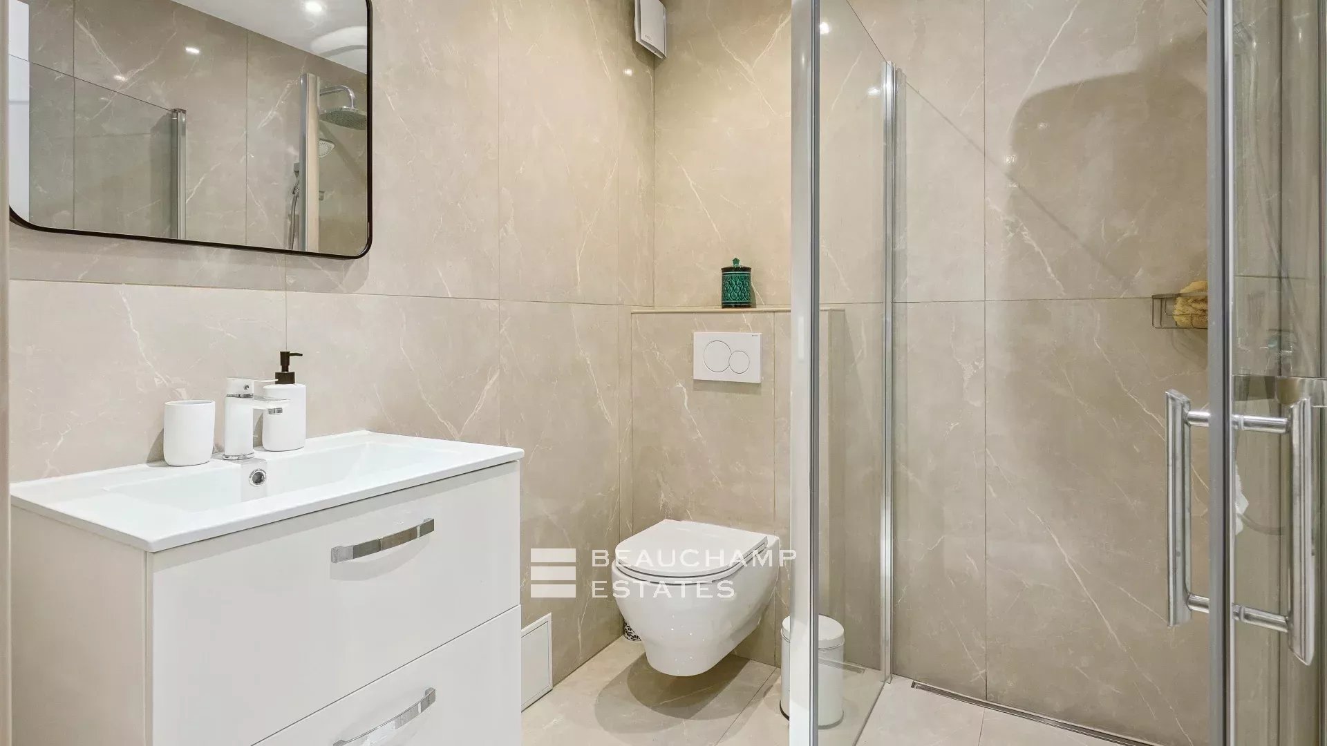 Charmante villa contemporaine de 4 chambres à Roquebrune Cap Martin Charming contemporary villa with 4 bedrooms in Roquebrune Cap Martin.