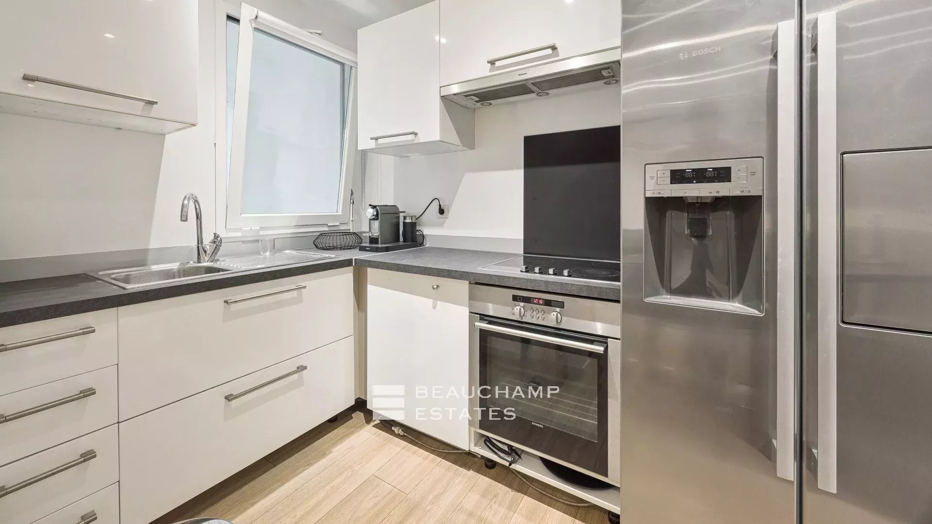 Charmante villa contemporaine de 4 chambres à Roquebrune Cap Martin Charming contemporary villa with 4 bedrooms in Roquebrune Cap Martin.