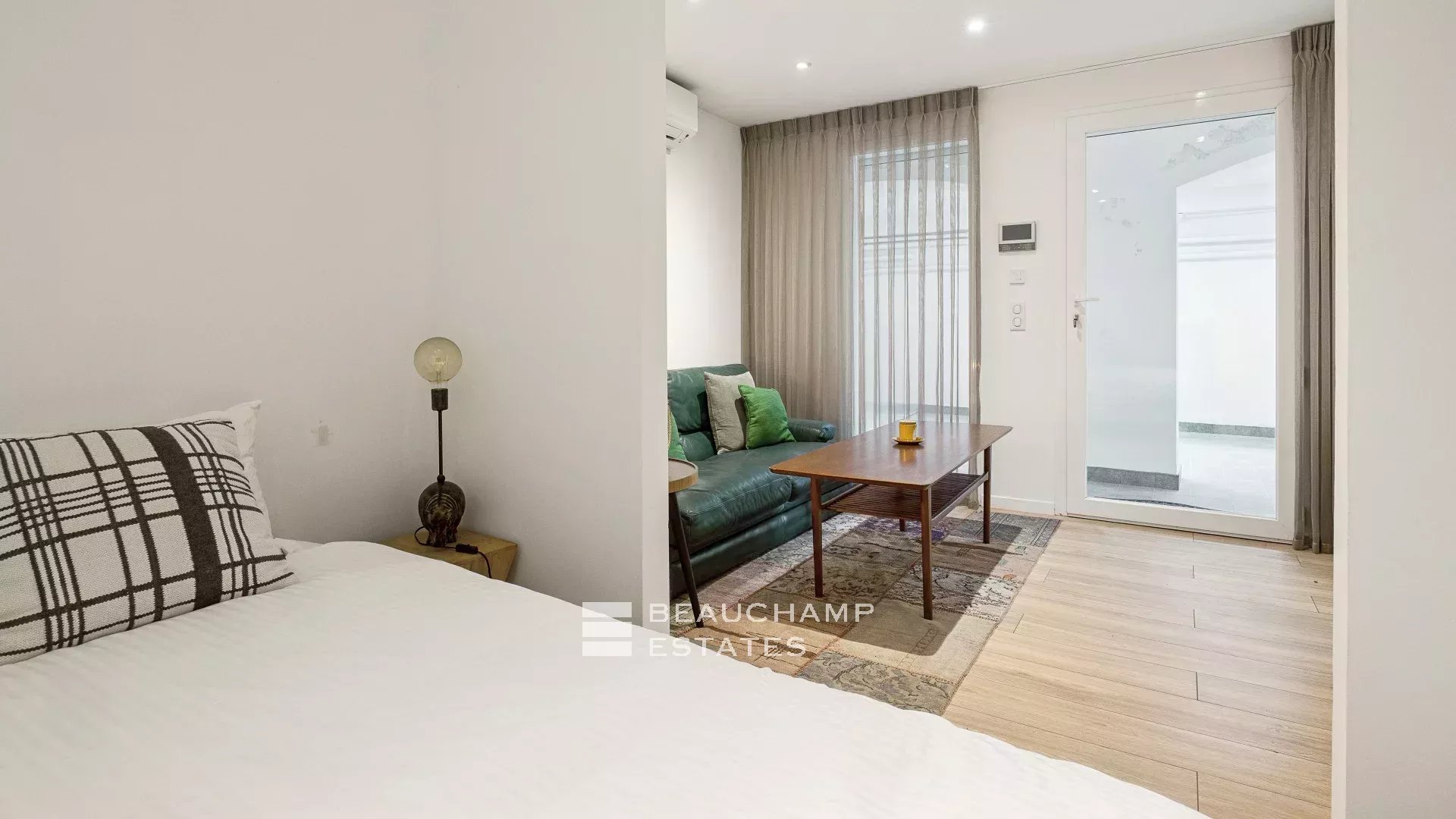 Charmante villa contemporaine de 4 chambres à Roquebrune Cap Martin Charming contemporary villa with 4 bedrooms in Roquebrune Cap Martin.