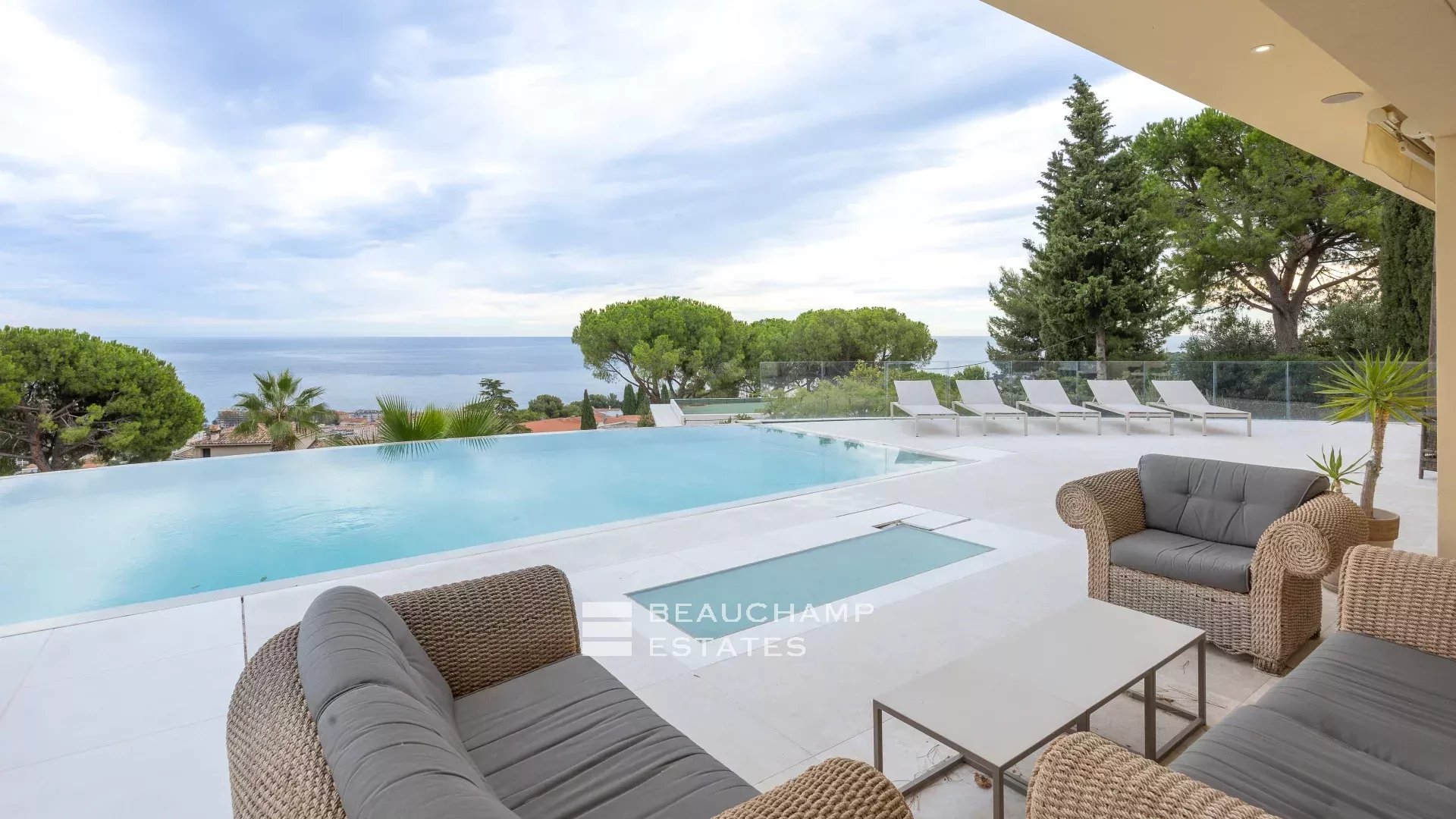 Charmante villa contemporaine de 4 chambres à Roquebrune Cap Martin Charming contemporary villa with 4 bedrooms in Roquebrune Cap Martin.