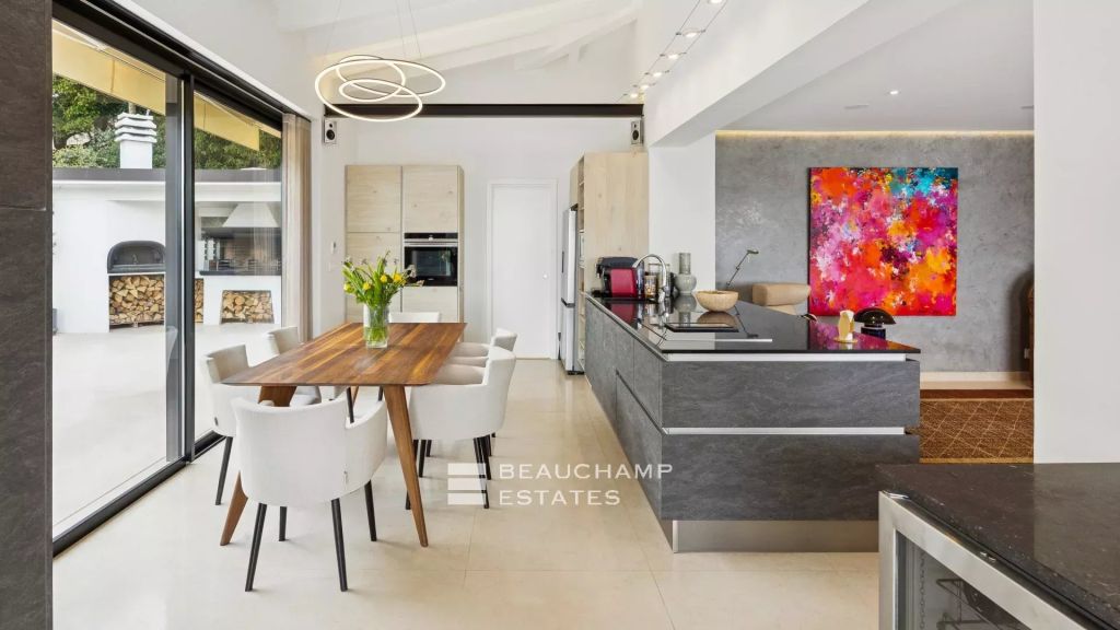 Charming contemporary villa with 4 bedrooms in Roquebrune Cap Martin.