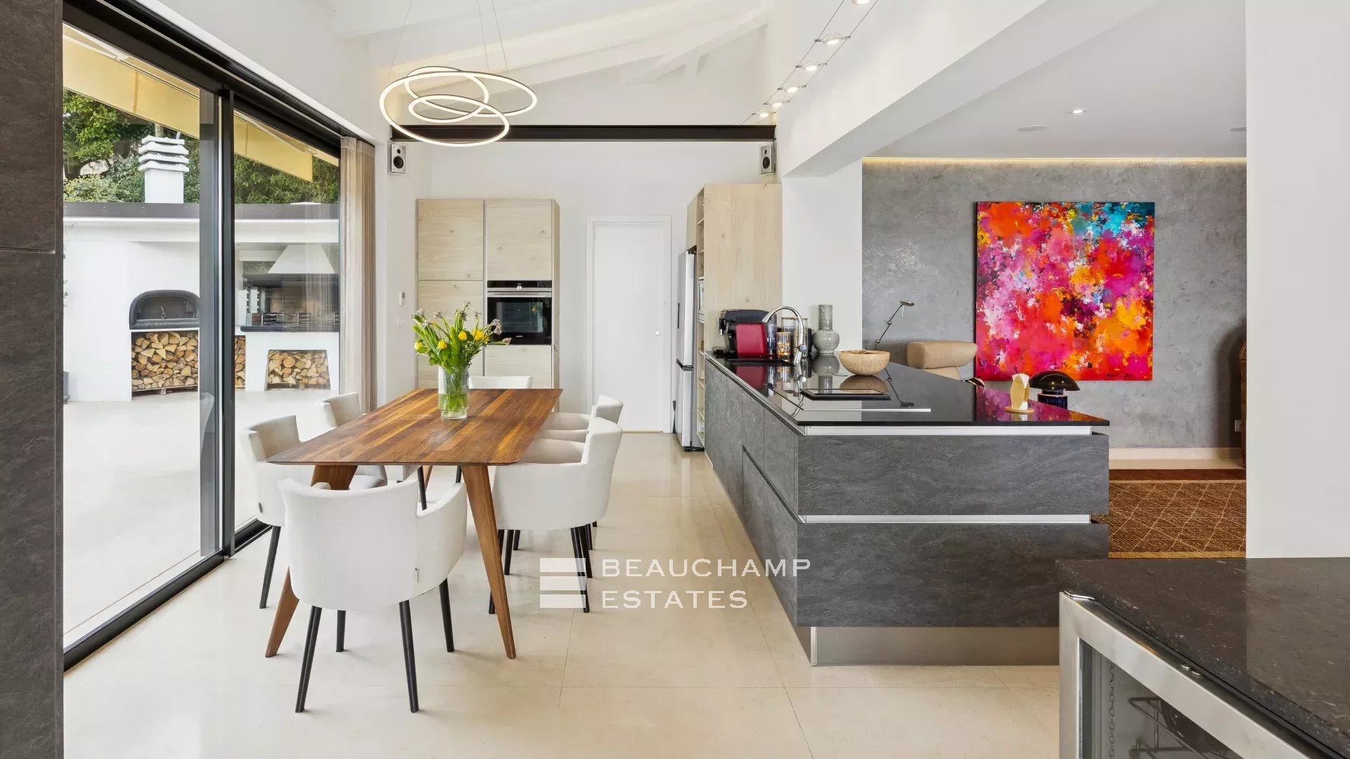 Charmante villa contemporaine de 4 chambres à Roquebrune Cap Martin Charming contemporary villa with 4 bedrooms in Roquebrune Cap Martin.