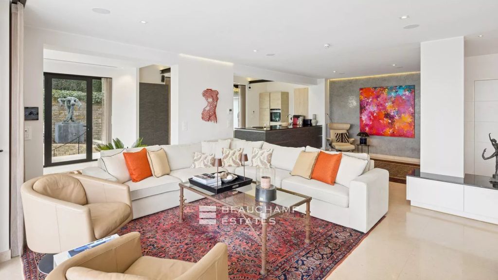 Charming contemporary villa with 4 bedrooms in Roquebrune Cap Martin.