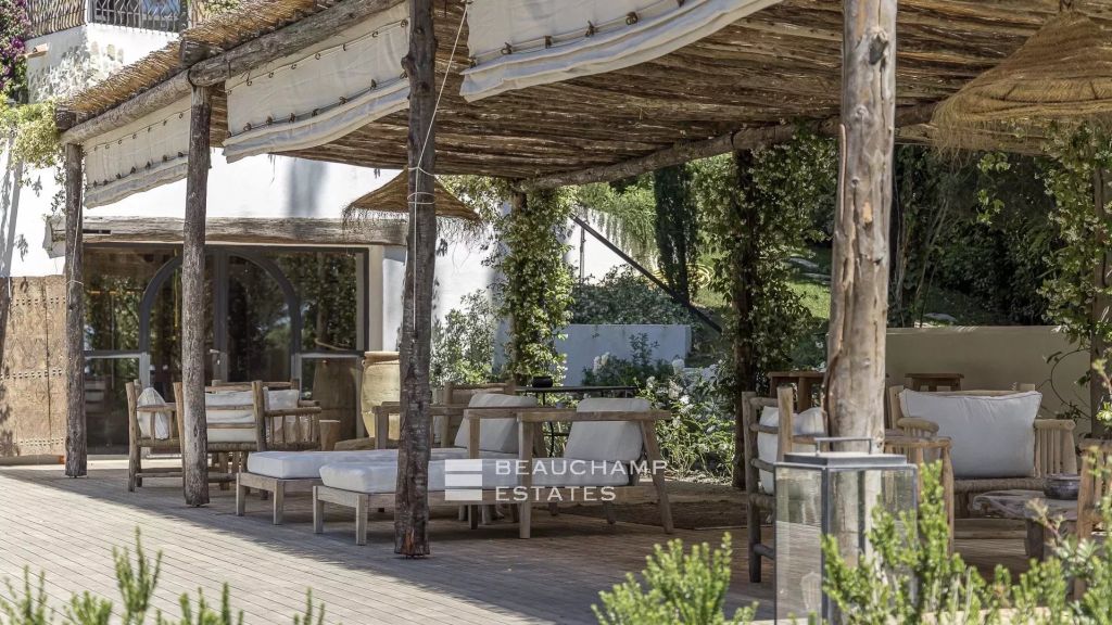 Charming property with swimming pool