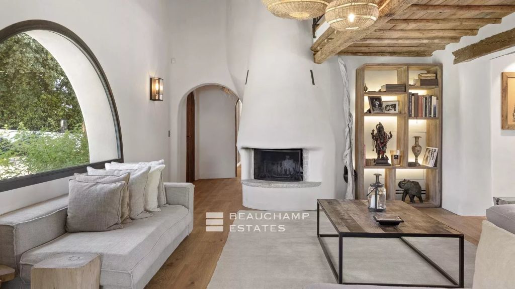 Charming property with swimming pool