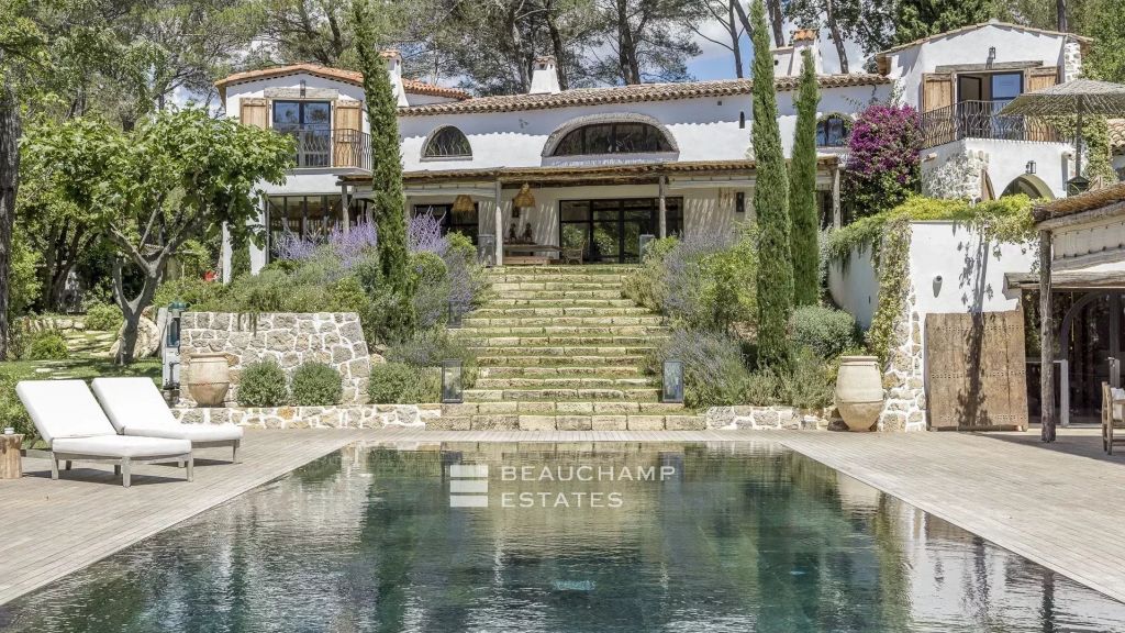 Charming property with swimming pool