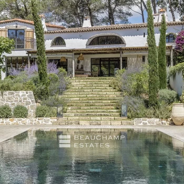 Charming property 5 bedrooms with swimming pool in Mougins