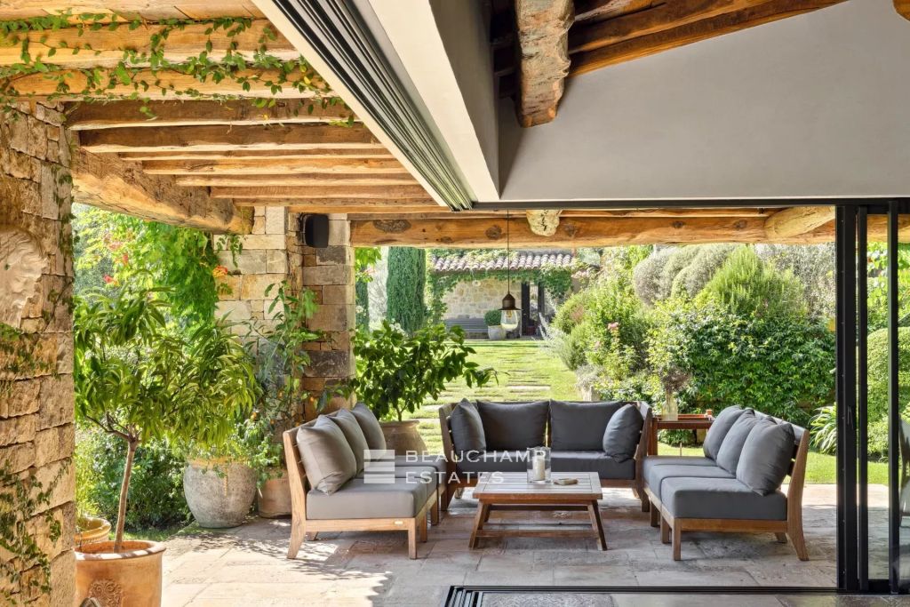 Charming property with swimming pool