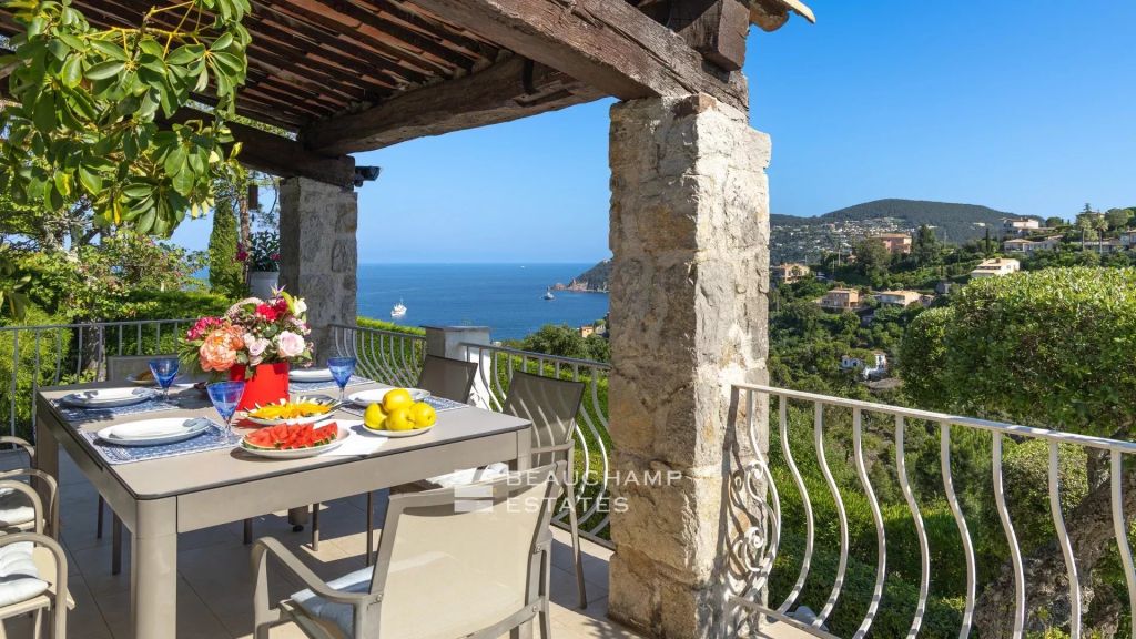 Charming Provençal Villa with Sea and Mountain Views