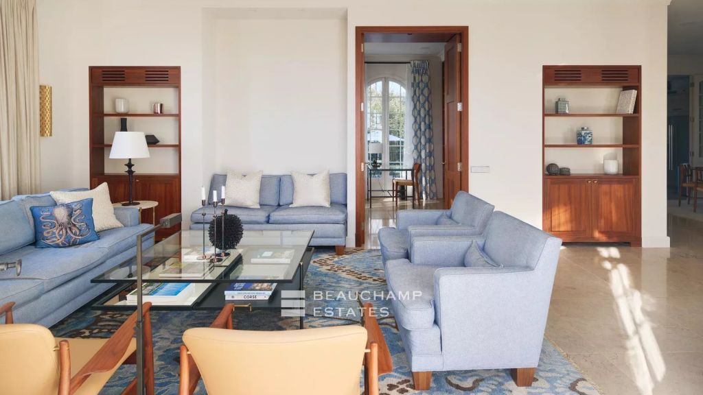 Charming villa ideally located in the heart of Cap d’Antibes, within walking distance of the beaches