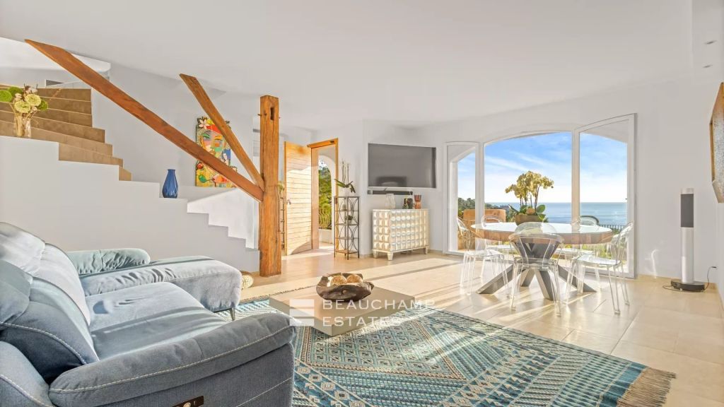 Charming Villa in Théoule-sur-Mer with sea view