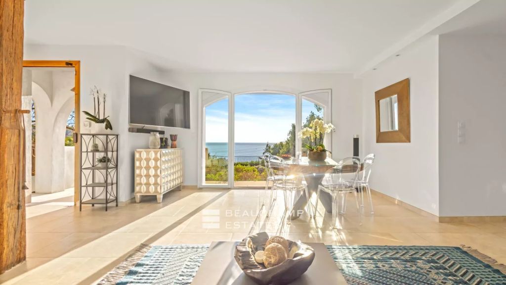 Charming Villa in Théoule-sur-Mer with sea view