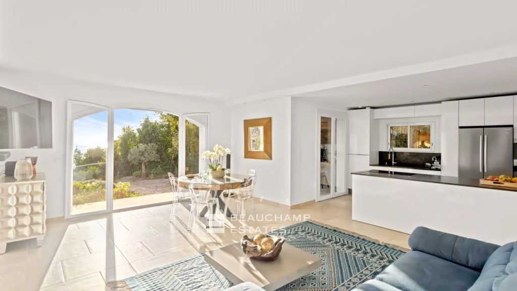 Charming Villa in Théoule-sur-Mer with sea view