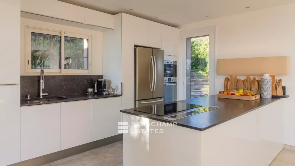 Charming Villa in Théoule-sur-Mer with sea view