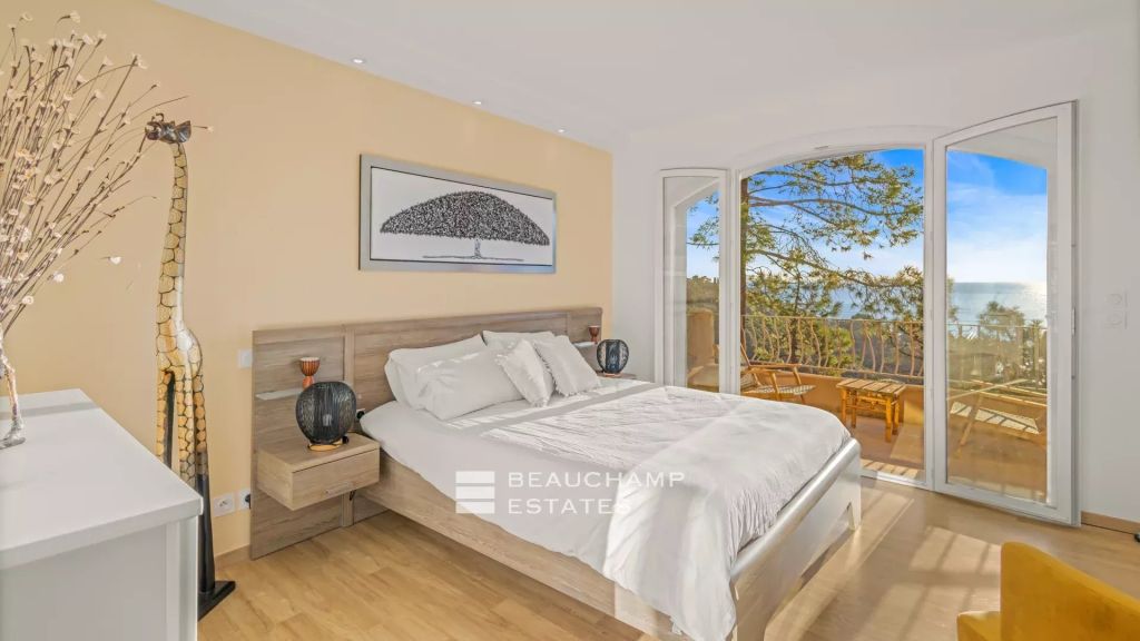 Charming Villa in Théoule-sur-Mer with sea view