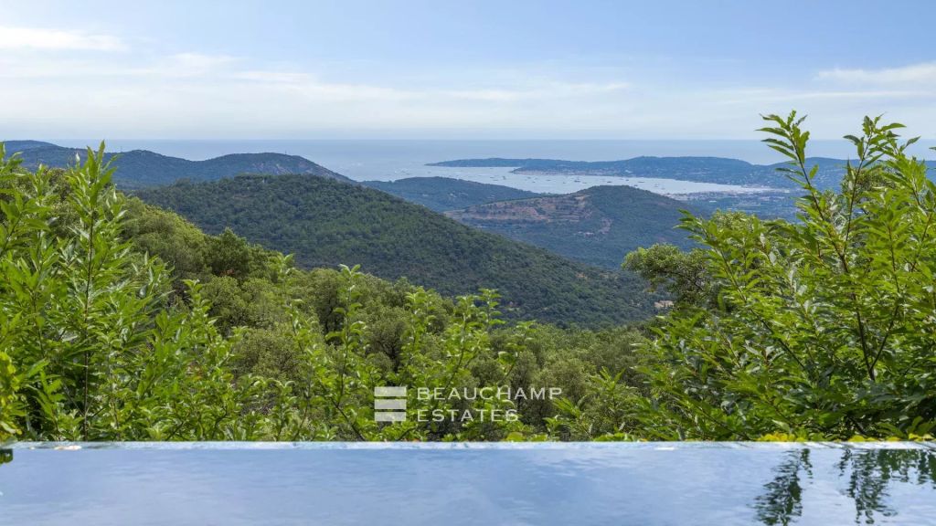 Charming villa with swimming pool and view