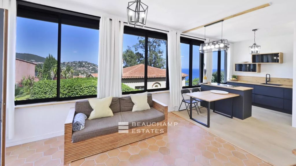 Completely renovated apartment with sea view