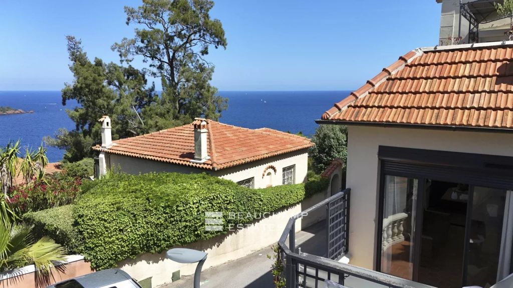 Completely renovated apartment with sea view