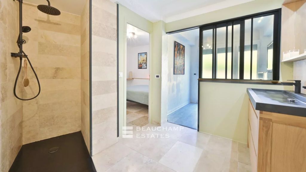 Completely renovated apartment with sea view