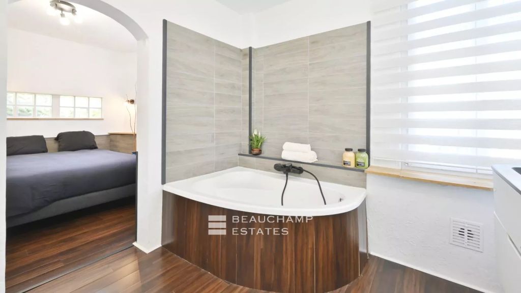 Completely renovated apartment with sea view