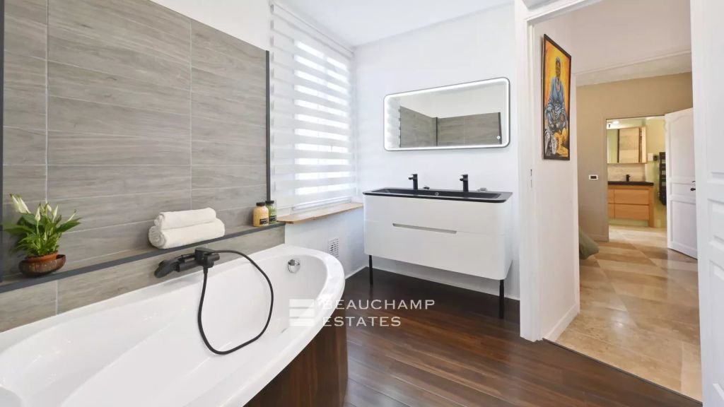 Completely renovated apartment with sea view