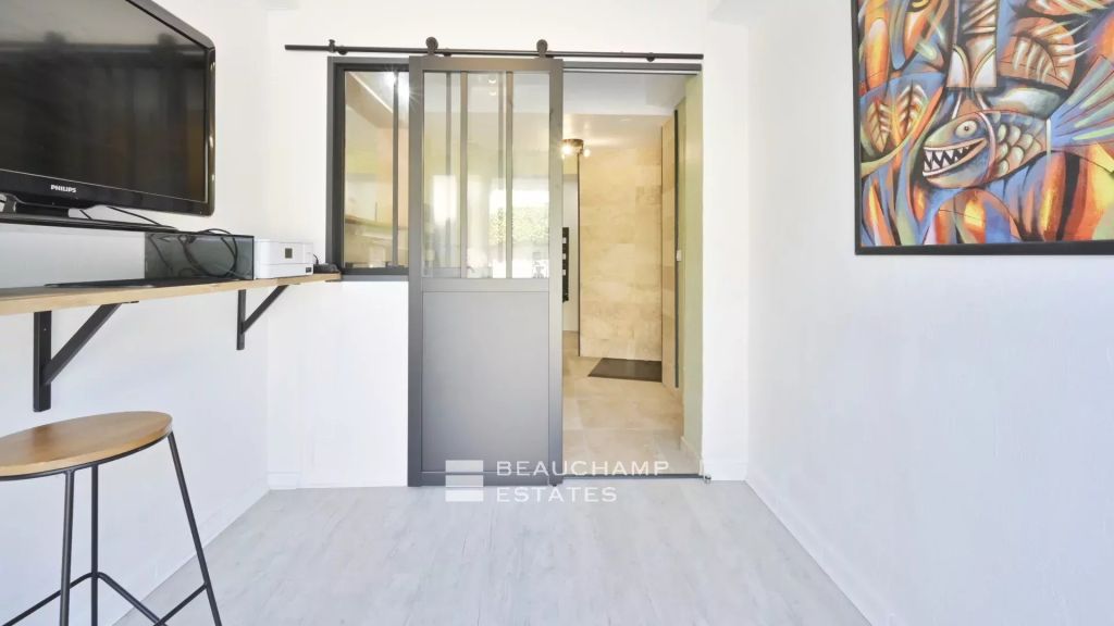 Completely renovated apartment with sea view