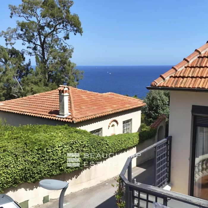 Appartement entièrement rénové avec vue mer