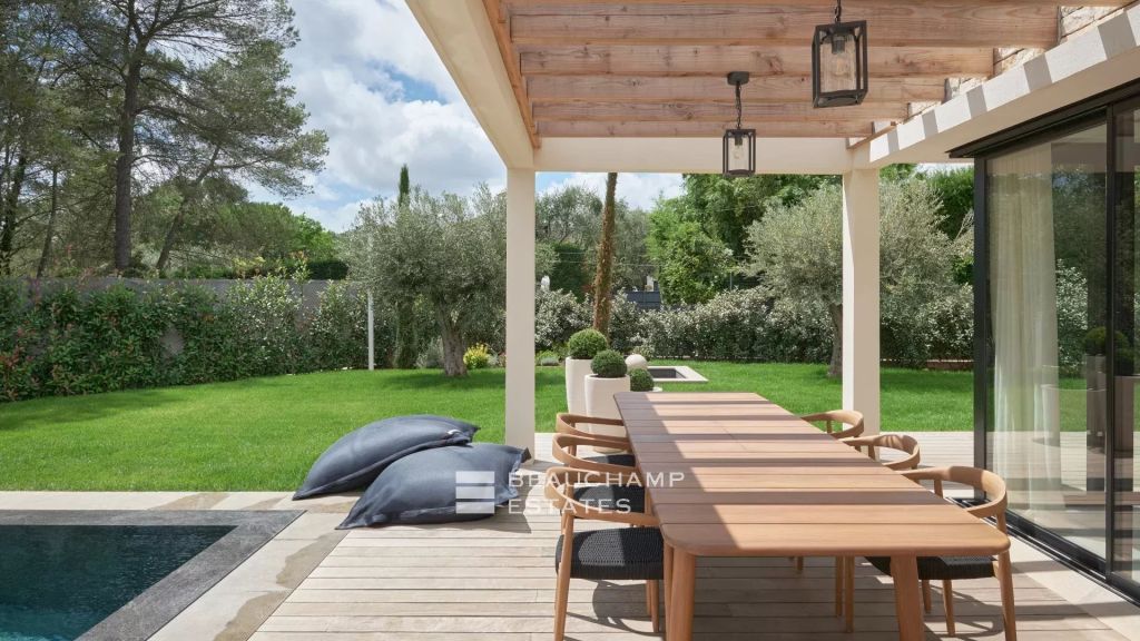 Contemporary 3-bedroom villa in the heart of a residential neighborhood in Mouans Sartoux