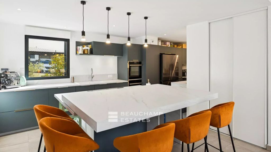 Contemporary 4-Bedroom villa with pool – La Roquette-sur-Siagne