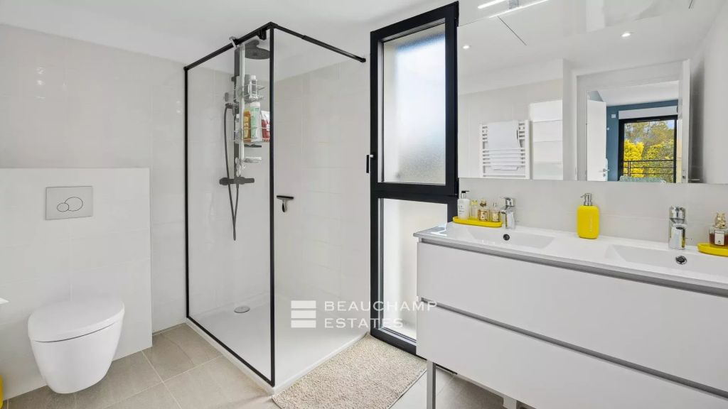 Contemporary 4-Bedroom villa with pool – La Roquette-sur-Siagne