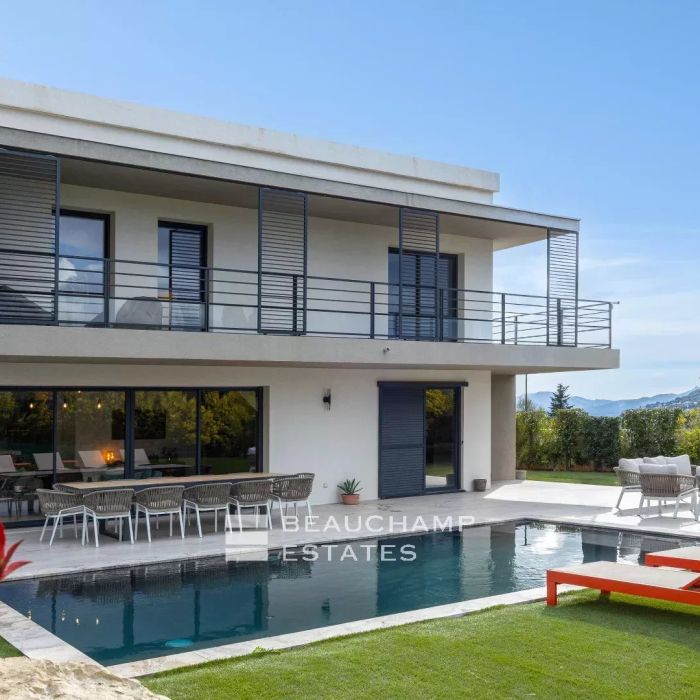 Contemporary 4-Bedroom villa with pool – La Roquette-sur-Siagne