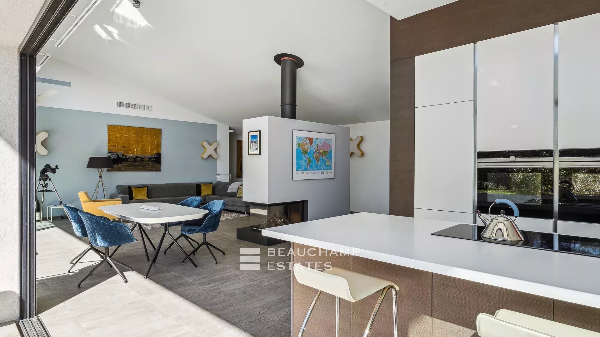 Villa contemporaine localisée à Roquefort-les-Pins de 4 chambres avec piscine contemporary 4-bedroom villa with swimming pool in Roquefort-les-Pins