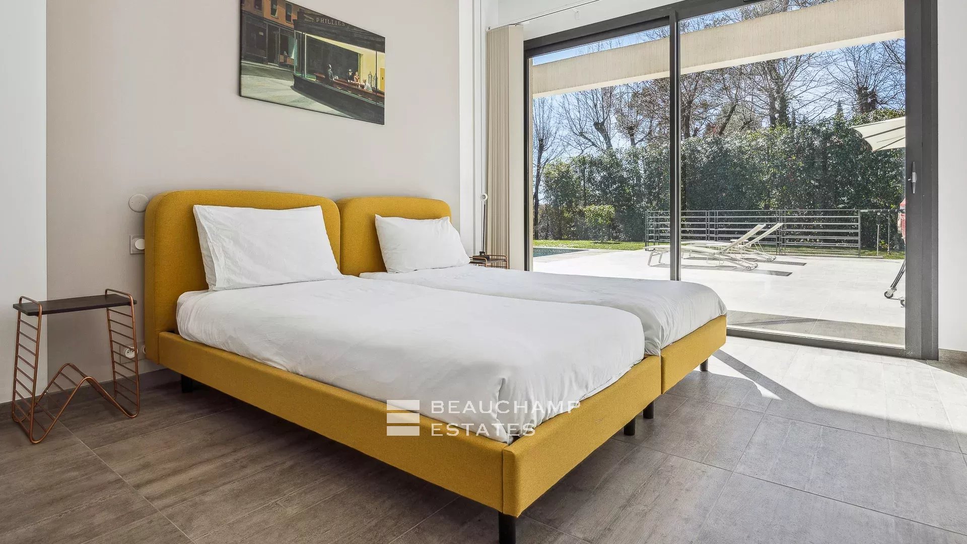 Villa contemporaine localisée à Roquefort-les-Pins de 4 chambres avec piscine contemporary 4-bedroom villa with swimming pool in Roquefort-les-Pins