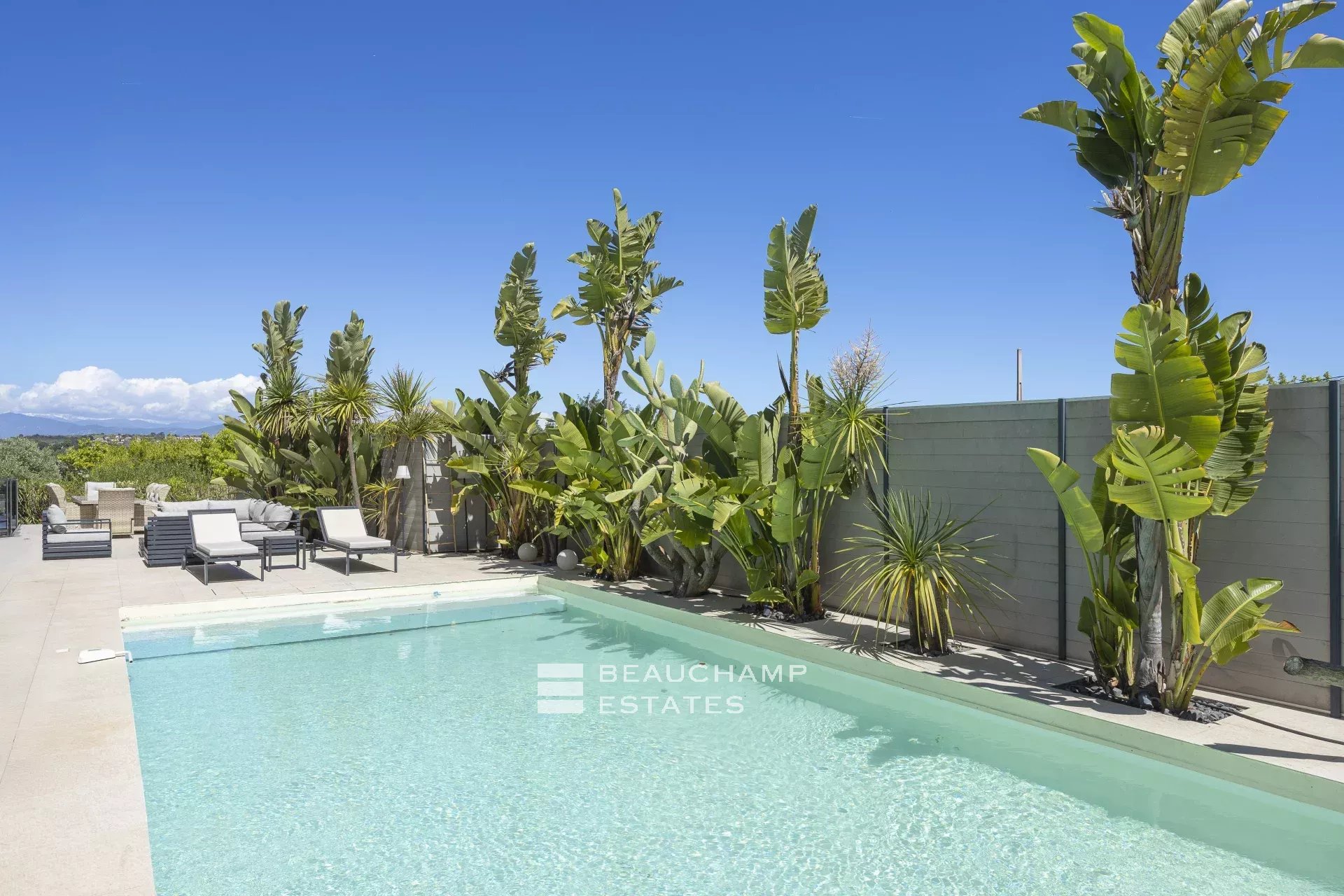 Villa contemporaine de 5 chambres au coeur d’un quartier résidentiel de Biot Contemporary 5-bedroom villa in Biot