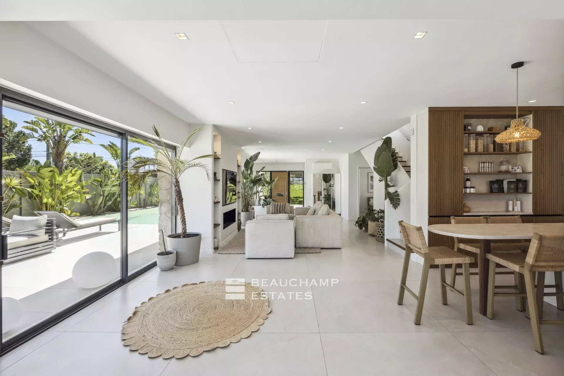 Villa contemporaine de 5 chambres au coeur d’un quartier résidentiel de Biot Contemporary 5-bedroom villa in Biot